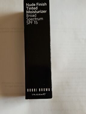 Bobbi Brown Black Nude Finish Tinted Moisturizer
